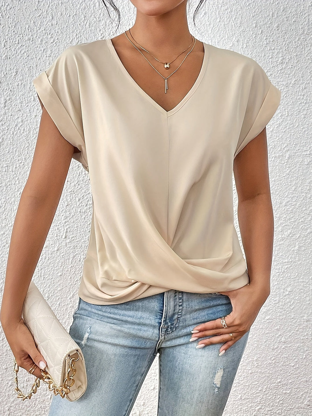 Sakari | Casual Sweetheart Neckline T-Shirt – Effortless Charm & Comfort