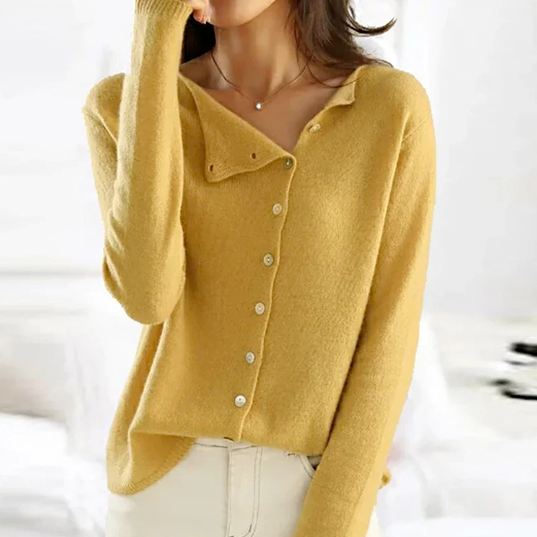 Cloe | Classic buttoned-knit cardigan